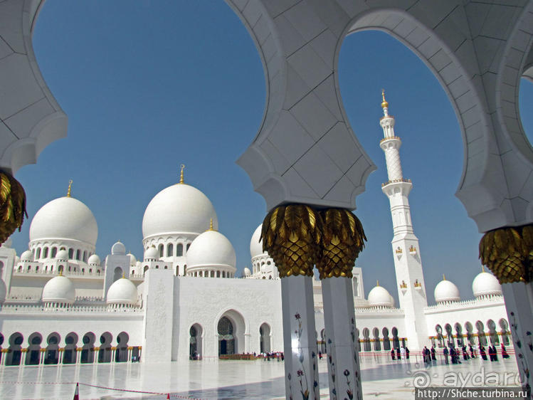 Мечеть шейха Зайда — Белоснежное чудо в песках Абу-Даби