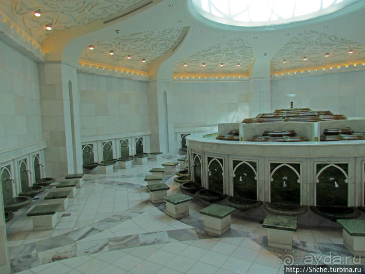 Мечеть шейха Зайда — Белоснежное чудо в песках Абу-Даби