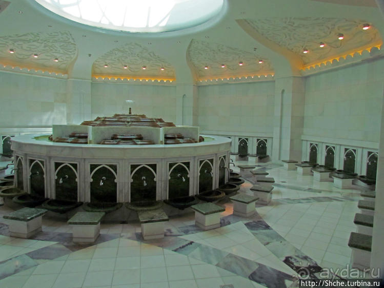 Мечеть шейха Зайда — Белоснежное чудо в песках Абу-Даби