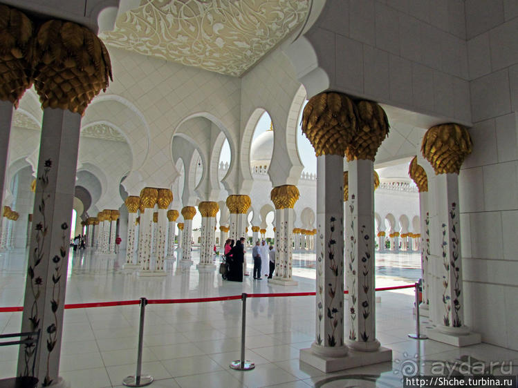 Мечеть шейха Зайда — Белоснежное чудо в песках Абу-Даби