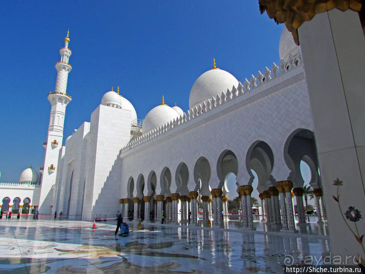 Мечеть шейха Зайда — Белоснежное чудо в песках Абу-Даби