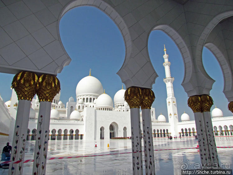 Мечеть шейха Зайда — Белоснежное чудо в песках Абу-Даби