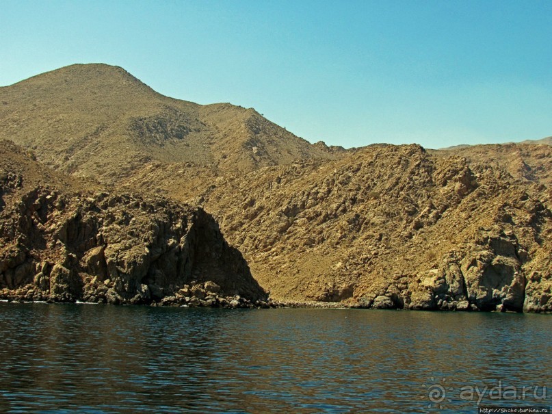 Оманские фьерды... Скалистое побережье Мусандама