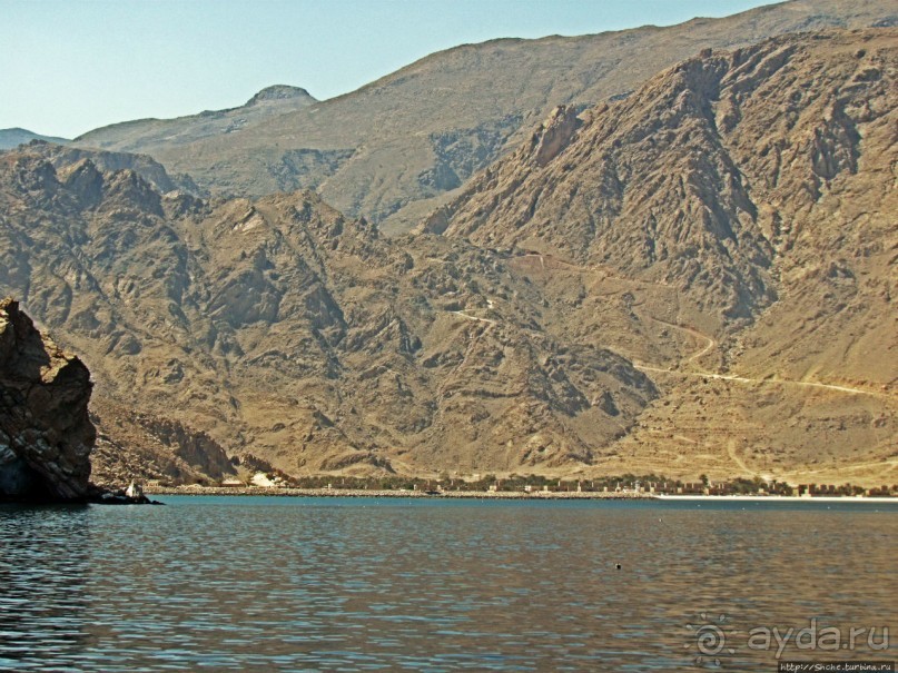 Оманские фьерды... Скалистое побережье Мусандама