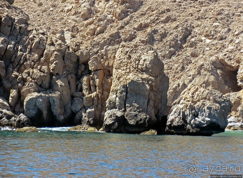Оманские фьерды... Скалистое побережье Мусандама