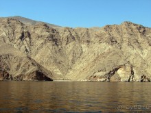 Оманские фьерды... Скалистое побережье Мусандама