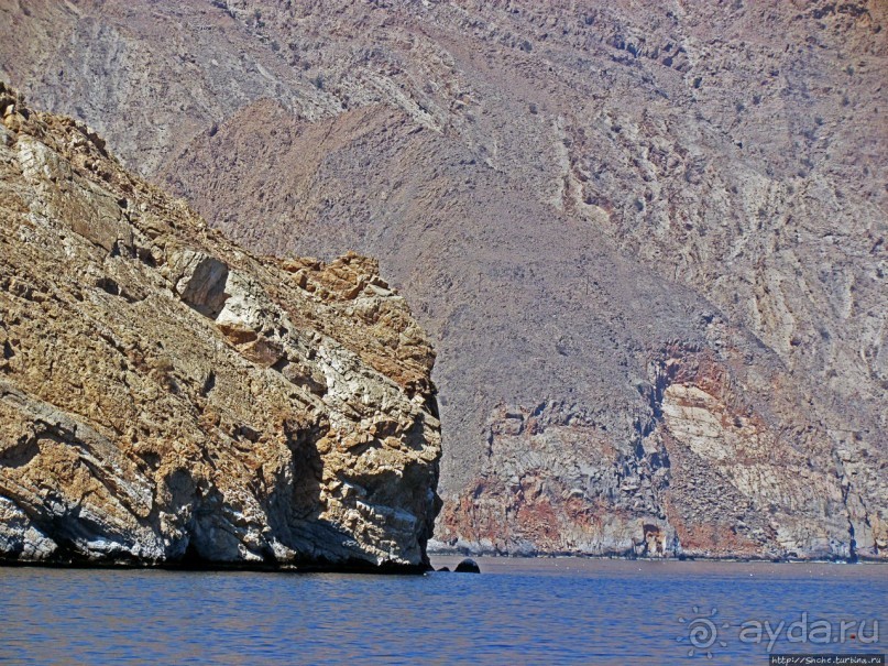 Оманские фьерды... Скалистое побережье Мусандама