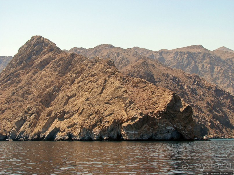 Оманские фьерды... Скалистое побережье Мусандама