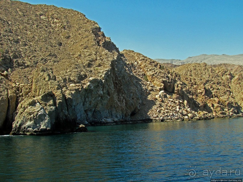 Оманские фьерды... Скалистое побережье Мусандама