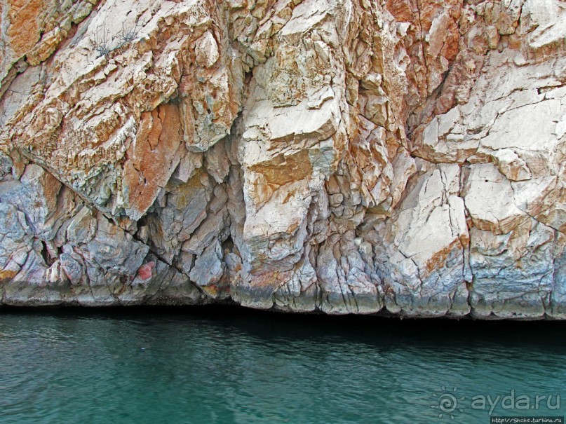 Оманские фьерды... Скалистое побережье Мусандама