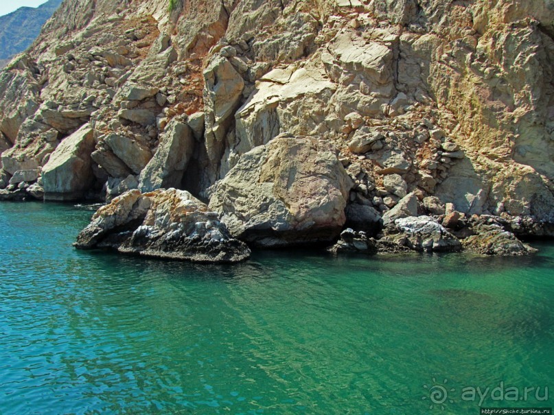 Оманские фьерды... Скалистое побережье Мусандама