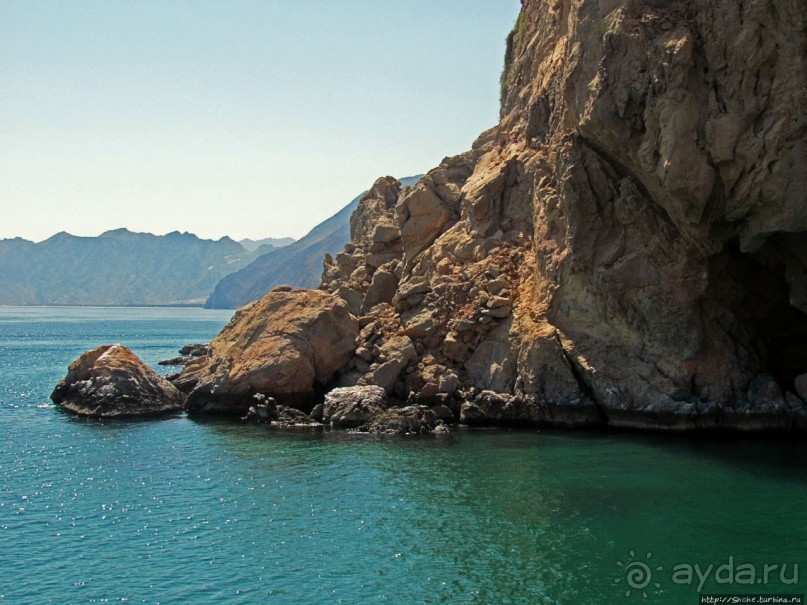 Оманские фьерды... Скалистое побережье Мусандама