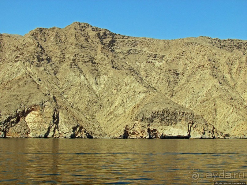 Оманские фьерды... Скалистое побережье Мусандама