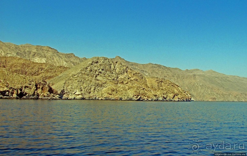 Оманские фьерды... Скалистое побережье Мусандама