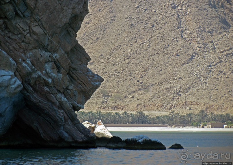Оманские фьерды... Скалистое побережье Мусандама