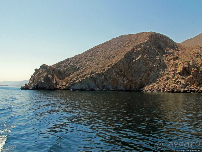 Оманские фьерды... Скалистое побережье Мусандама