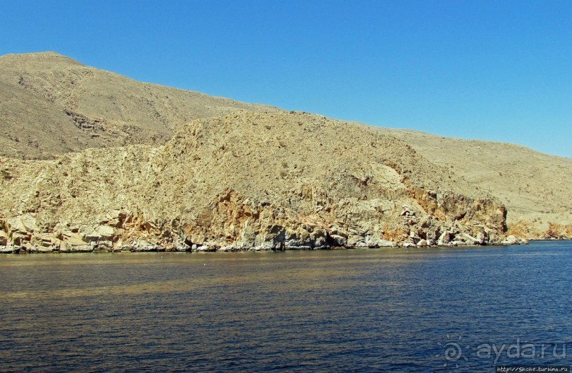 Оманские фьерды... Скалистое побережье Мусандама