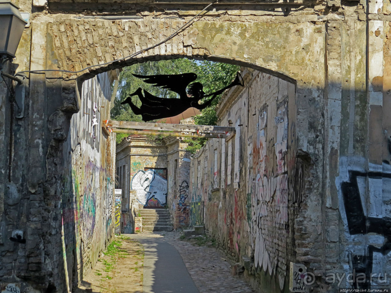 Республика Ужупис — Не побеждай Не защищайся Не сдавайся 