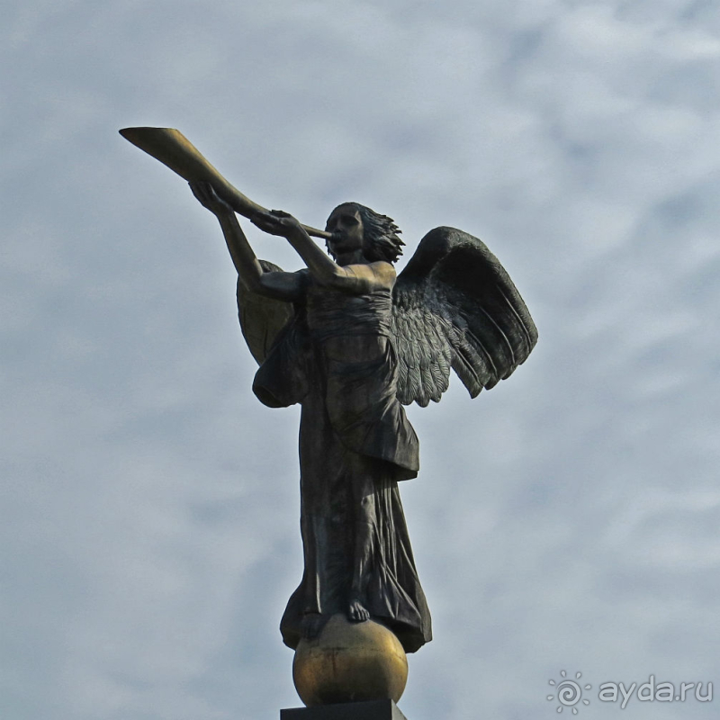 Республика Ужупис — Не побеждай Не защищайся Не сдавайся 