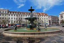 Замечательные фонтаны на площади Россио