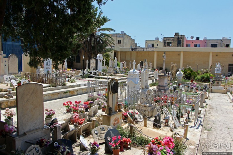 Мальтийская Паола — город красивых балконов и двух обломов