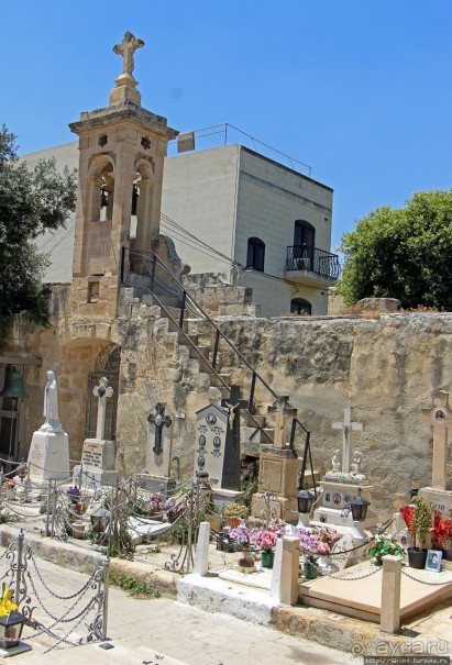 Мальтийская Паола — город красивых балконов и двух обломов