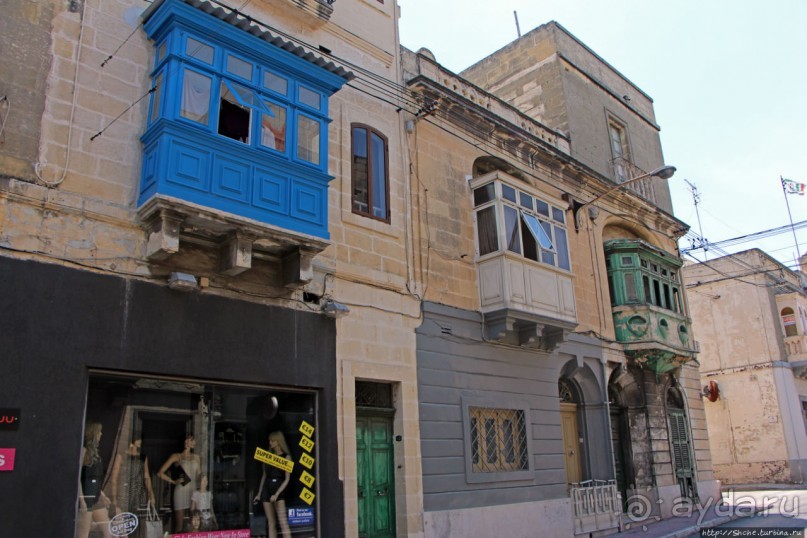 Мальтийская Паола — город красивых балконов и двух обломов