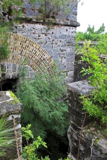 Весь покрытый зеленью... Форт Альберт на Бермудах есть