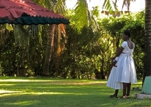 Люблю рассматривать чужих невест. На курорте в Того