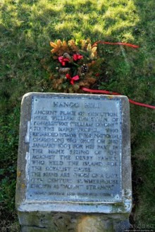 Нетривиальный мемориал на месте казни национального героя (Остров Мэн)