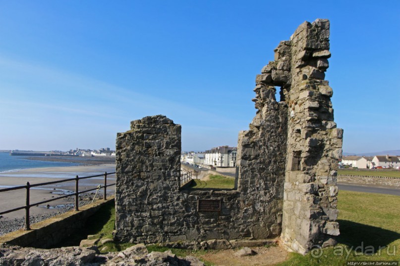 Нетривиальный мемориал на месте казни национального героя (Остров Мэн)