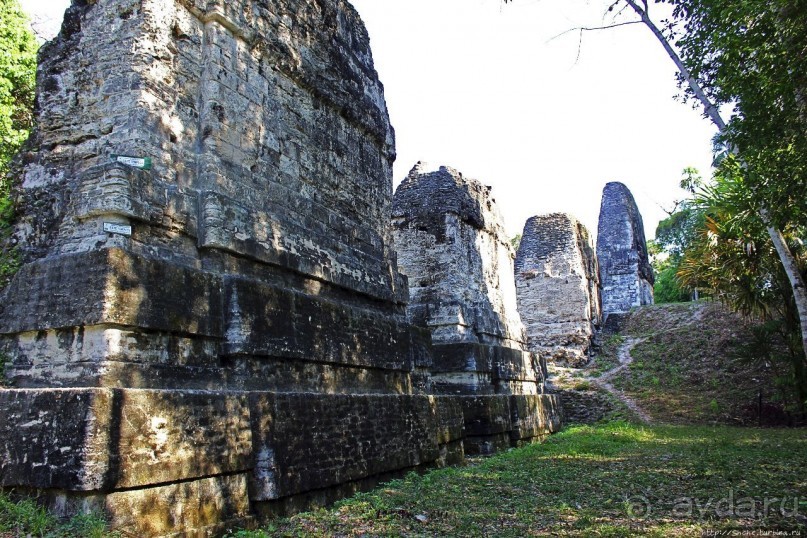 Тикаль. Площадь Семи Храмов