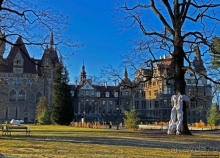 Роскошный ландшафтный парк у красивейшего замка Польши