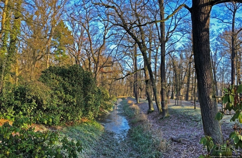 Роскошный ландшафтный парк у красивейшего замка Польши