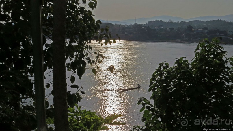 Ресторан с террасой над Меконгом
