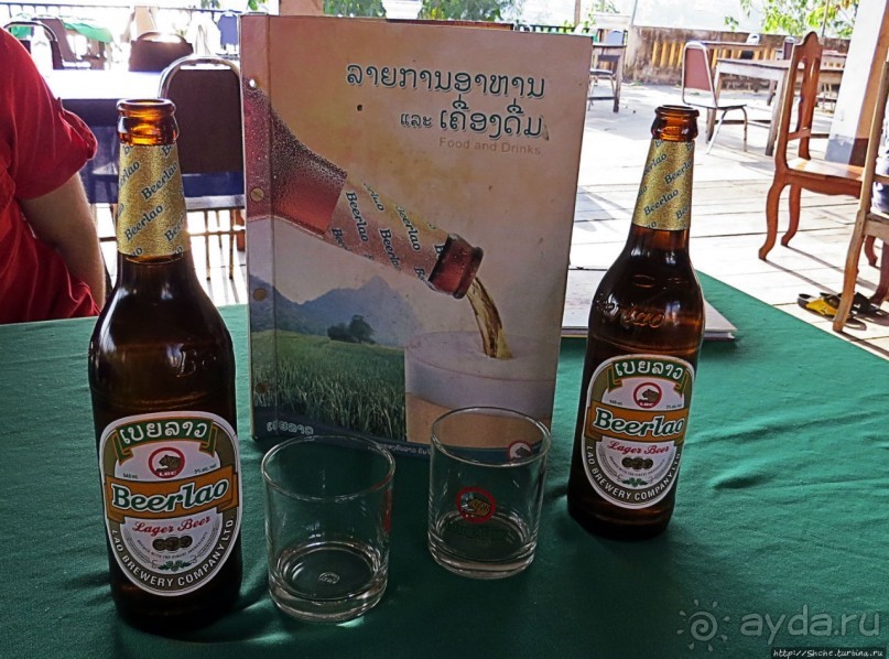 Ресторан с террасой над Меконгом