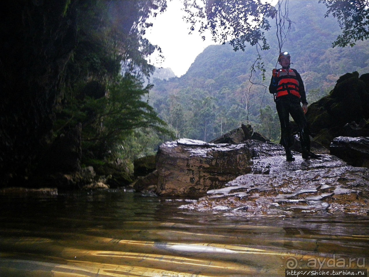 Полые скалы Вьетнама: Hung Ton — первый заплыв в подземелье