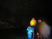 Полые скалы Вьетнама: Hung Ton — первый заплыв в подземелье