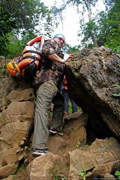 Полые скалы Вьетнама: Hung Ton — первый заплыв в подземелье
