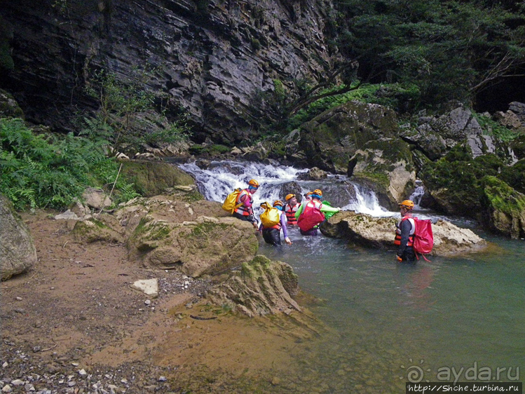 Полые скалы Вьетнама: Hung Ton — первый заплыв в подземелье