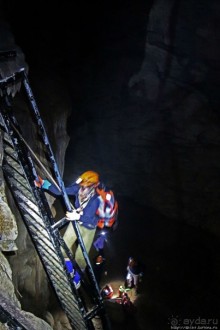 Полые скалы Вьетнама: Hung Ton — первый заплыв в подземелье