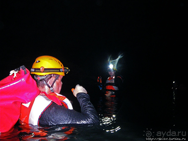 Полые скалы Вьетнама: Hung Ton — первый заплыв в подземелье