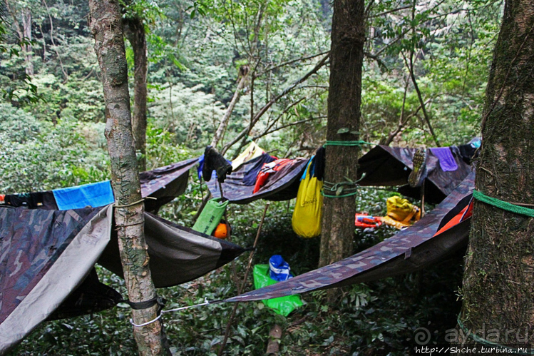 Полые скалы Вьетнама: Hung Ton — первый заплыв в подземелье