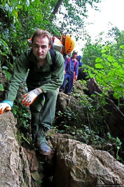 Полые скалы Вьетнама: Hung Ton — первый заплыв в подземелье
