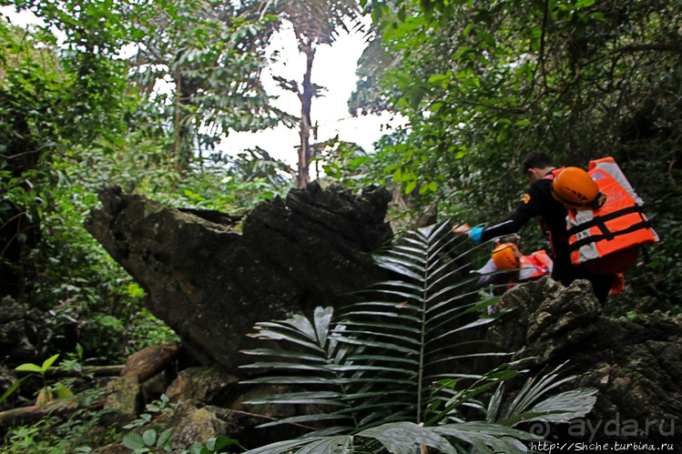 Полые скалы Вьетнама: Hung Ton — первый заплыв в подземелье