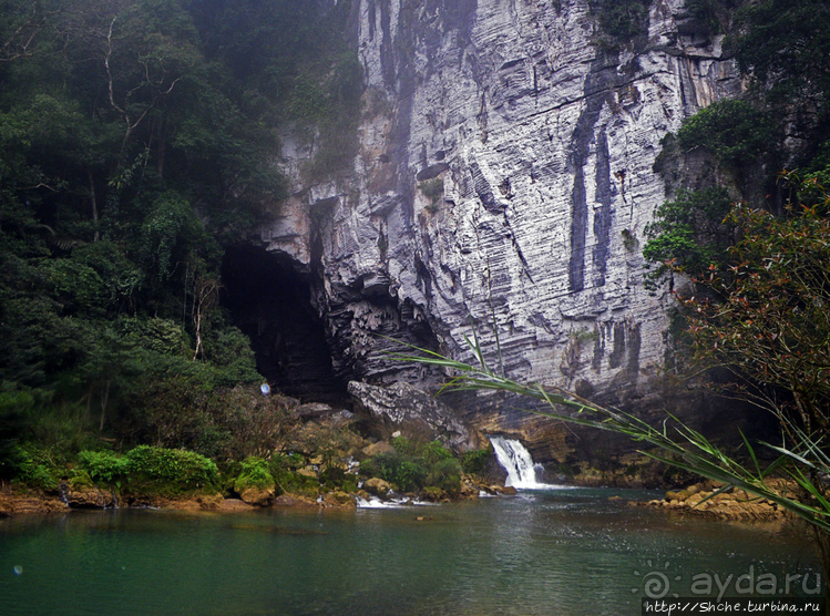 Полые скалы Вьетнама: Hung Ton — первый заплыв в подземелье