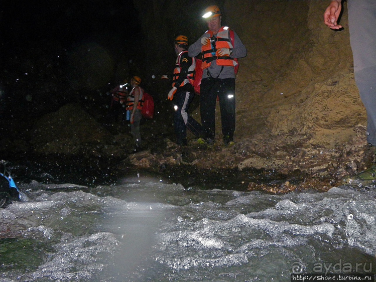 Полые скалы Вьетнама: Hung Ton — первый заплыв в подземелье
