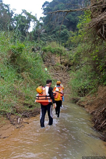 Полые скалы Вьетнама: Hung Ton — первый заплыв в подземелье