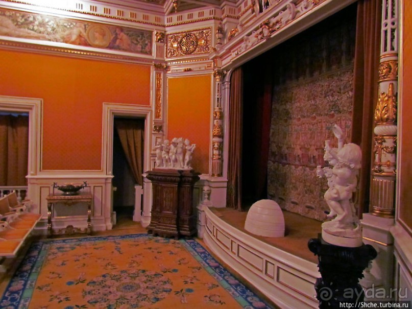 Королевский дворец Пелеш. Первый этаж