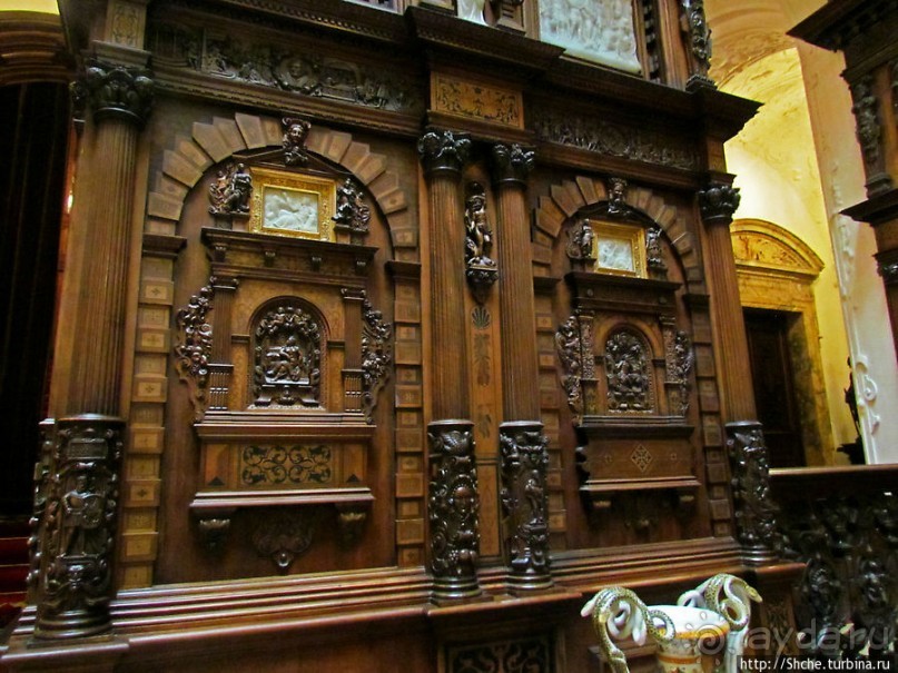 Королевский дворец Пелеш. Первый этаж